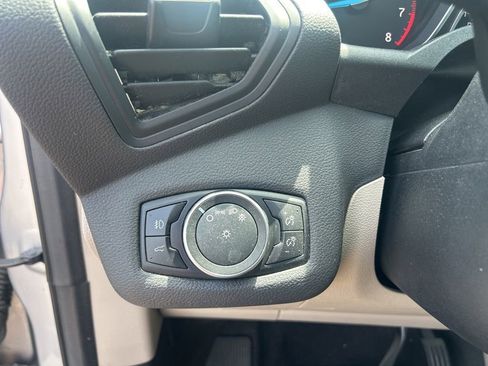 Used 2018 Ford Escape SE FWD image 18