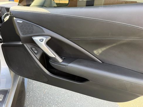 Used 2015 Chevrolet Corvette Z06 w/ 3LZ Preferred Equipment Group RWD image 15