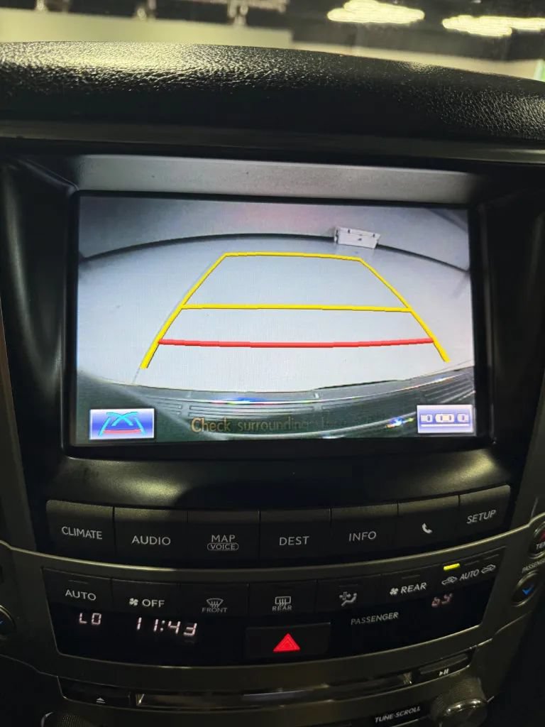 Used 2013 Lexus LX 570 4WD w/ Luxury Pkg image 23