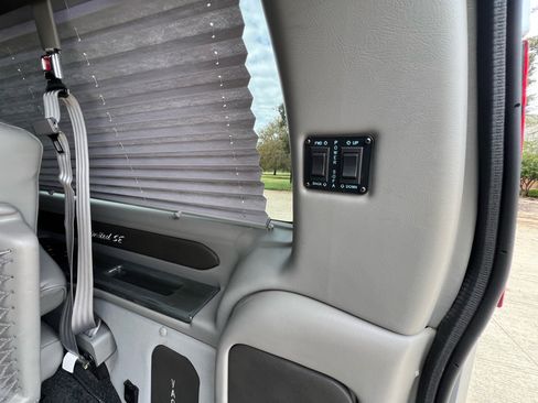 Used 2018 Chevrolet Express 2500 w/ Enhanced Convenience Package image 50