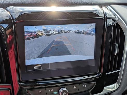 Used 2021 Chevrolet Traverse LT image 23