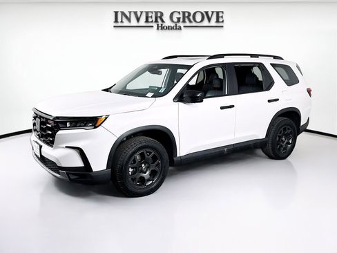 Used 2024 Honda Pilot TrailSport image 1