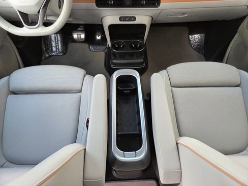 Used 2025 Volkswagen ID. Buzz 1st Edition RWD image 30