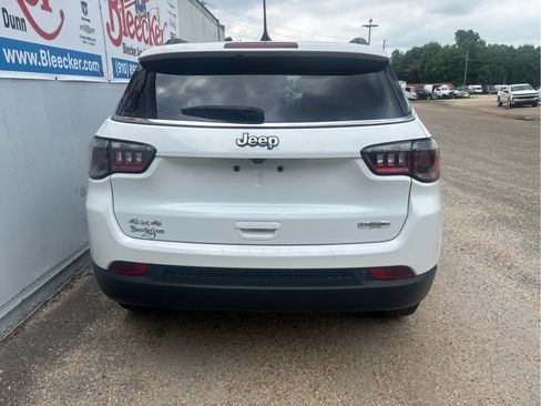 Used 2024 Jeep Compass Latitude AWD/4WD image 4
