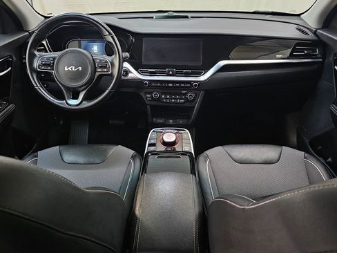 Used 2022 Kia Niro EX image 18