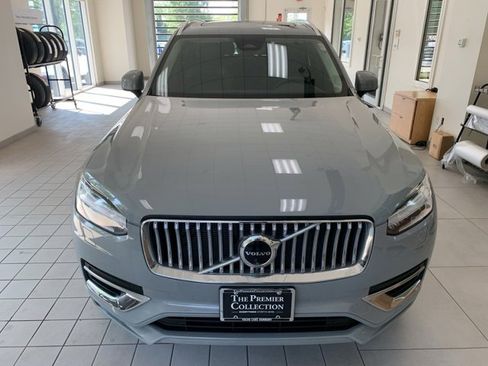 Certified 2024 Volvo XC90 B6 Plus image 2