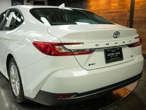Used 2025 Toyota Camry SE image 6