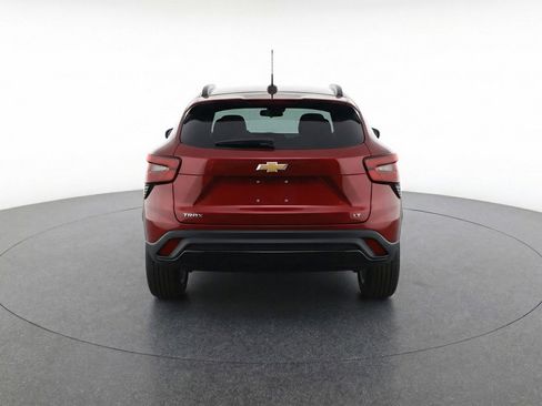 Used 2025 Chevrolet Trax LT image 7