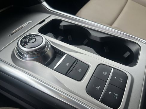 Used 2020 Ford Explorer XLT w/ Equipment Group 202A image 14