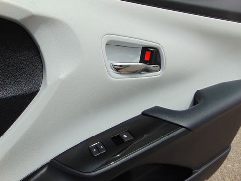 Used 2017 Toyota Prius Three Touring w/ Carpet Mat Package FWD image 26