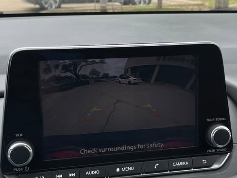 Used 2024 Nissan Rogue SV FWD image 19