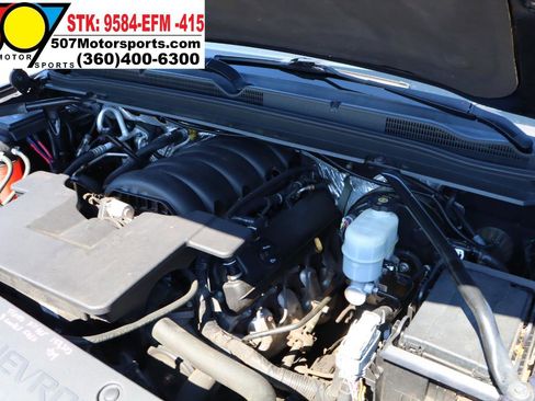 Used 2016 Chevrolet Suburban LS w/ Enhanced Driver Alert Package AWD/4WD image 22