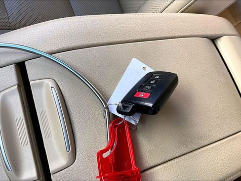 Used 2019 Toyota Highlander Limited image 34