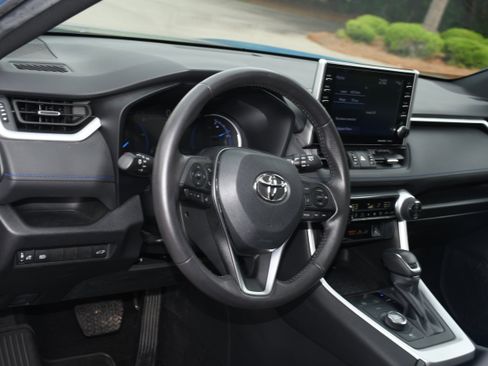 Used 2022 Toyota RAV4 XSE AWD/4WD image 8