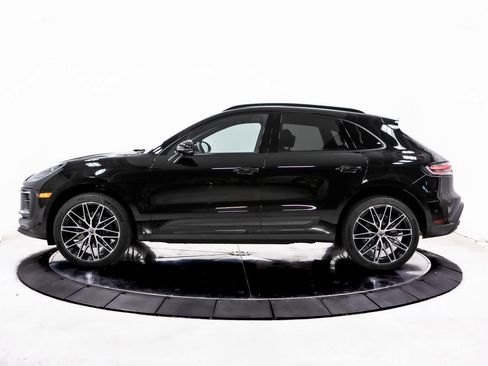 Certified 2025 Porsche Macan image 2