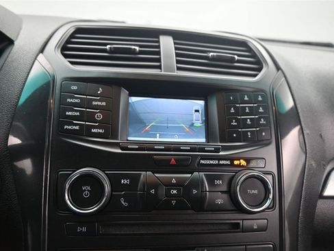 Used 2016 Ford Explorer XLT AWD/4WD image 15