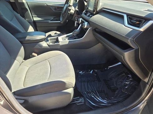 Used 2019 Toyota RAV4 LE image 18