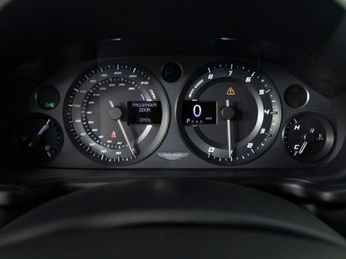 Used 2015 Aston Martin Vanquish RWD image 18
