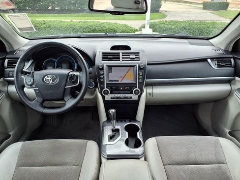 Used 2012 Toyota Camry XLE w/ Leather Pkg FWD image 12