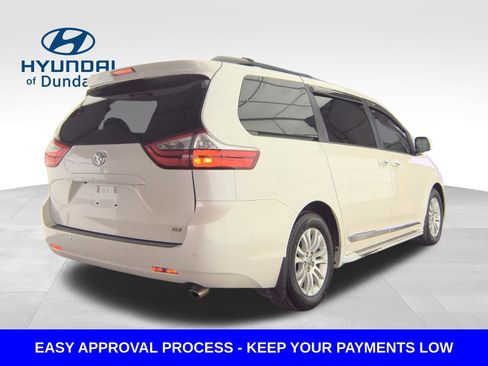 Used 2017 Toyota Sienna XLE Premium image 8