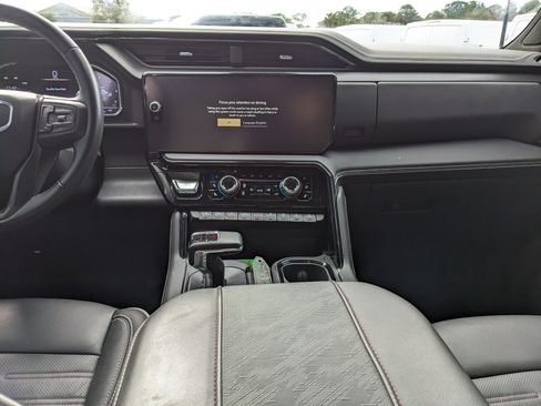 Used 2024 GMC Sierra 1500 AT4X image 15