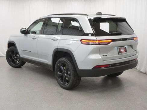 New 2025 Jeep Grand Cherokee Limited w/ Black Appearance Package image 13