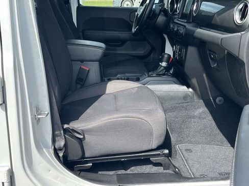 Used 2022 Jeep Wrangler Unlimited Sahara w/ Cold Weather Group AWD/4WD image 23