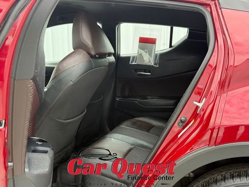 Used 2019 Toyota C-HR Limited FWD image 12