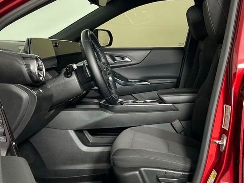 Used 2025 Chevrolet Equinox LT w/ Safety and Technology Package FWD image 16