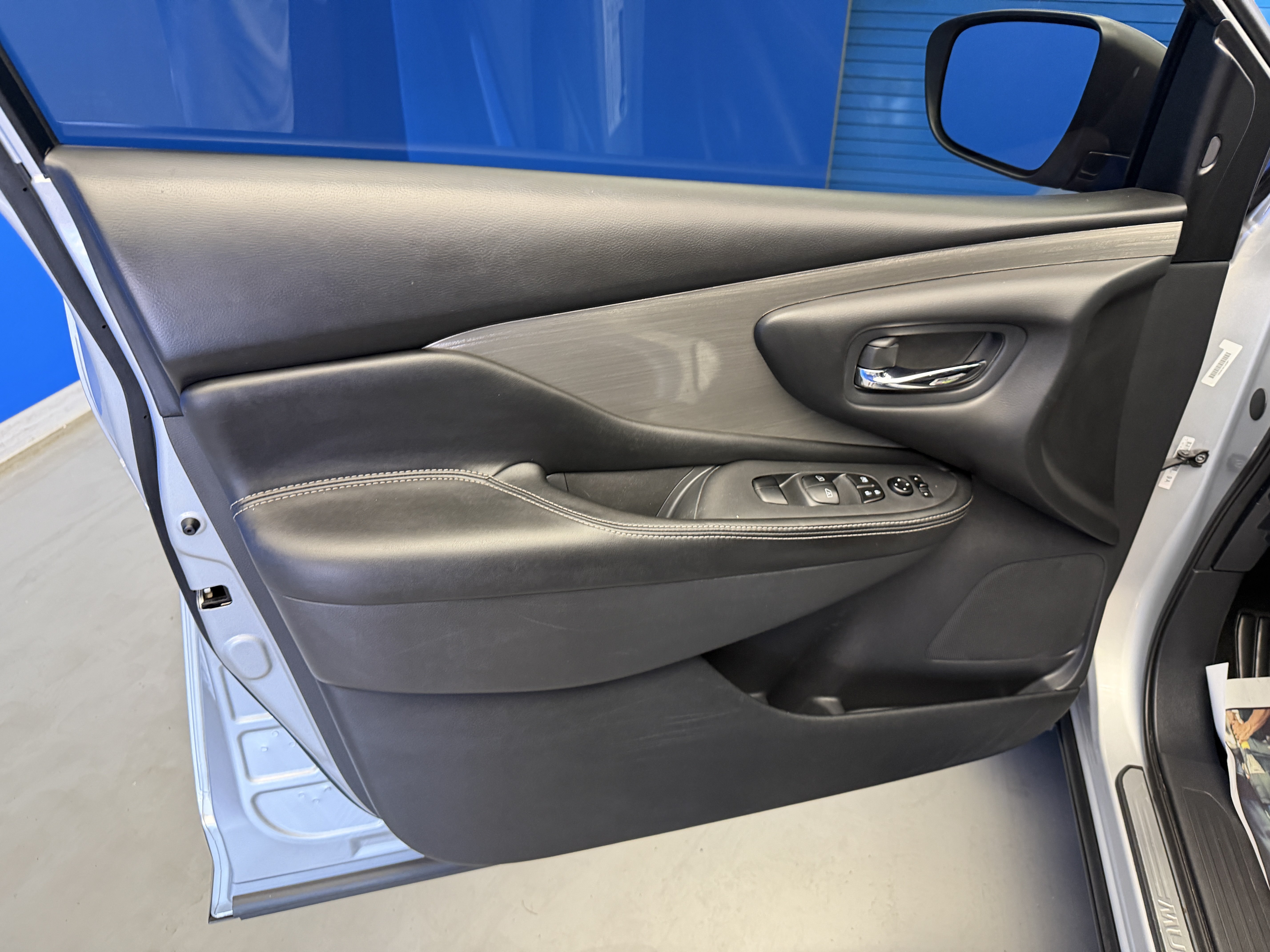 Used 2018 Nissan Murano SV w/ Cargo Package AWD/4WD image 9