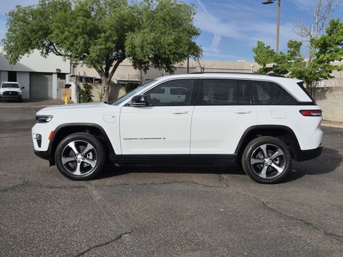 Used 2022 Jeep Grand Cherokee Limited 4xe AWD/4WD image 4