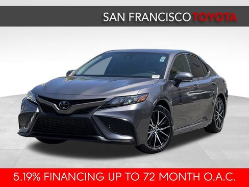 Certified 2022 Toyota Camry SE FWD image 1