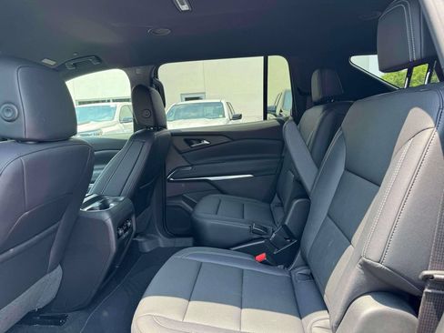 Used 2026 Chevrolet Traverse LT AWD/4WD image 14