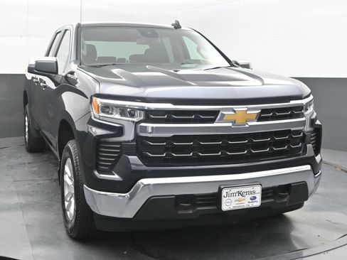 Used 2023 Chevrolet Silverado 1500 LT AWD/4WD image 3