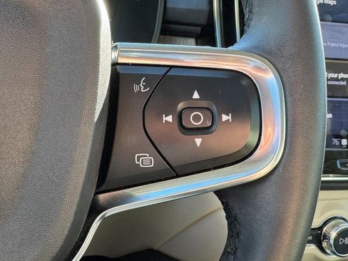 Certified 2023 Volvo XC40 B5 Plus w/ Protection Package Premier image 19