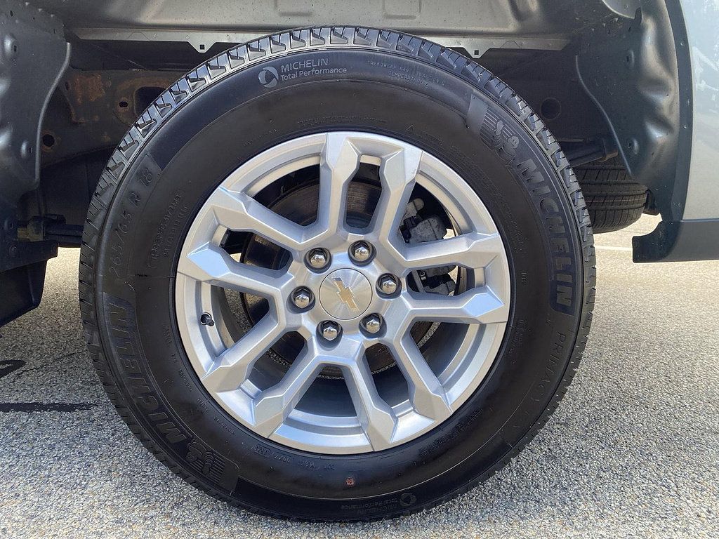 Used 2023 Chevrolet Silverado 1500 LT AWD/4WD image 14