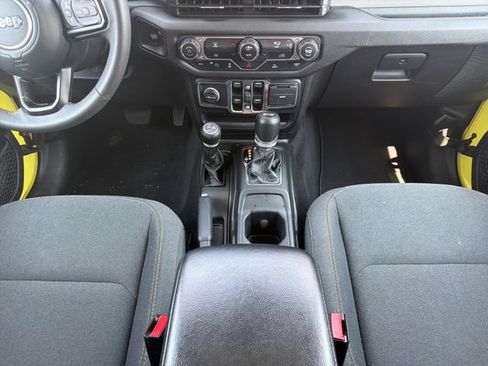 Used 2024 Jeep Wrangler Unlimited AWD/4WD image 23