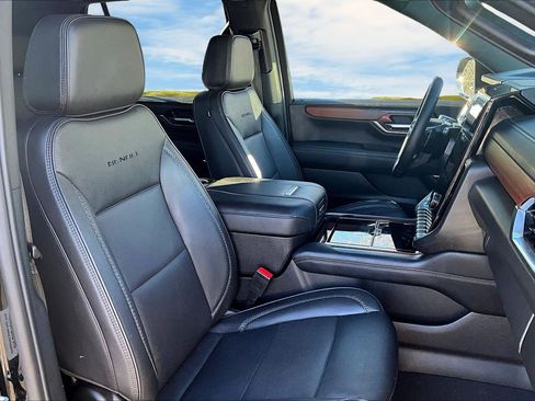 Used 2025 GMC Yukon Denali image 21