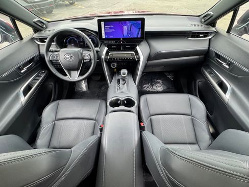 Used 2024 Toyota Venza Limited image 17