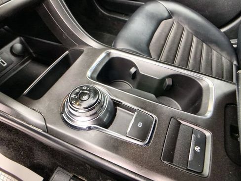 Used 2018 Ford Fusion SE w/ Equipment Group 201A FWD image 19