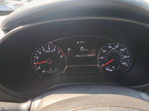 Used 2017 Kia Soul + FWD image 22