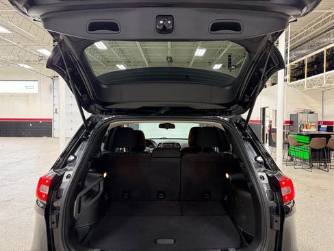 Used 2017 Jeep Cherokee Latitude w/ Cold Weather Group AWD/4WD image 24