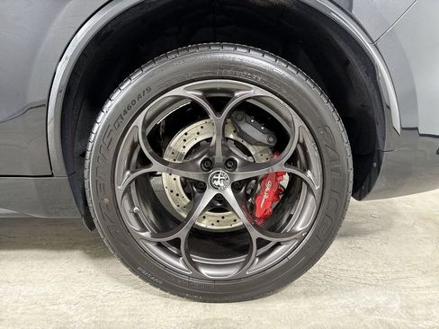 Used 2020 Alfa Romeo Stelvio Quadrifoglio image 14