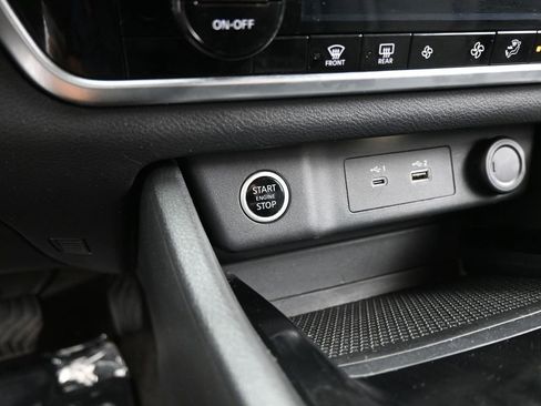 Used 2021 Nissan Rogue SV image 15