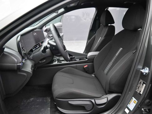 Used 2025 Hyundai Elantra SEL FWD image 15