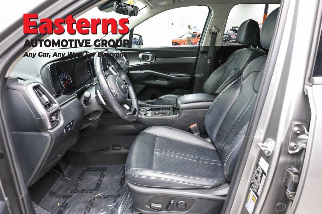 Used 2023 Kia Sorento EX AWD/4WD image 16