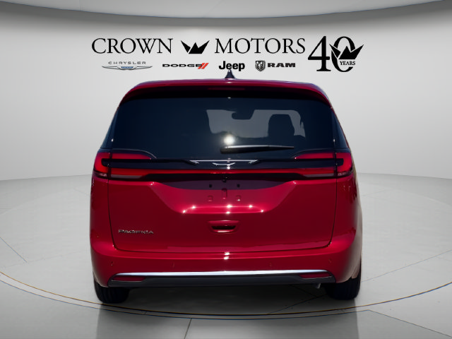 Used 2027 Chrysler Pacifica Select FWD image 6