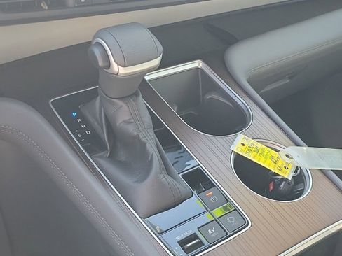 Used 2023 Toyota Sienna XLE image 19