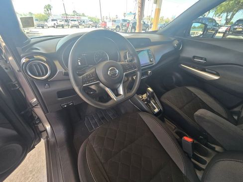 Used 2018 Nissan Kicks SV FWD image 57