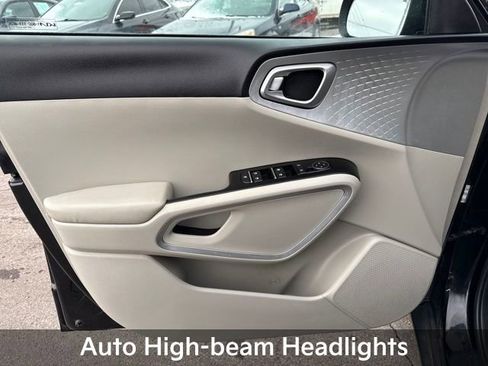 Used 2023 Kia Soul LX image 13